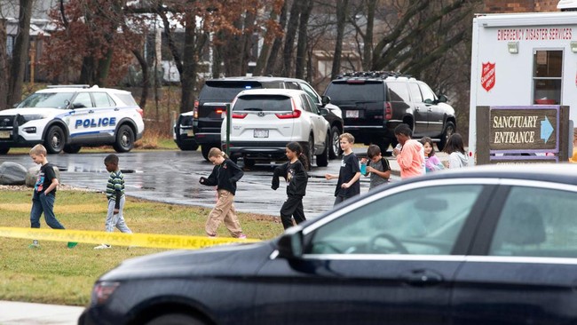 Polisi mengidentifikasi siswi berusia 15 tahun Natalie Rupnow sebagai pelaku penembakan di sekolah Wisconsin AS.