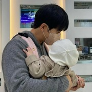 Momen Aktor Korea Lee Seung Gi Publikasikan Sang Buah Hati untuk Pertama Kali, Ini Potretnya!