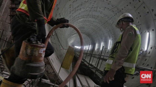Perluasan MRT ke Tangerang Dimatangkan, DKI Siap Beri Modal Awal Pemprov DKI makin serius memperluas MRT hingga ke Tangerang dan Tangsel. DKI bahkan siap memberikan modal awal untuk proyek perluasan MRT ini.