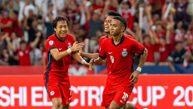 Singapura unggul 2-1 atas Thailand pada babak pertama dalam lanjutan Grup A Piala AFF 2024 di Stadion Nasional, Kallang, Selasa (17/12) malam WIB.