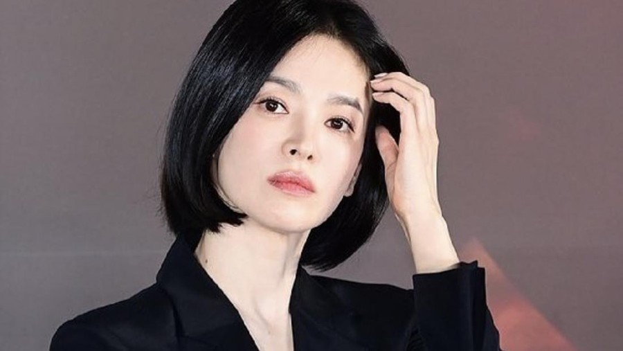 Song Hye Kyo menghadiri konferensi pers Dark Nuns