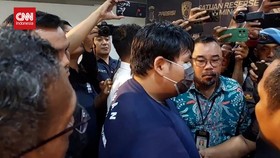 VIDEO:Ditahan Polisi, Anak Bos Toko Roti Ngaku Menyesal Aniaya Pegawai