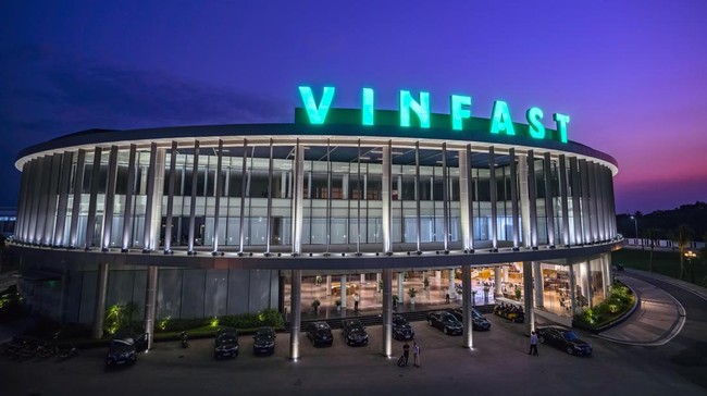 VinFast menargetkan investasi hingga US$1,2 miliar untuk pembangunan jaringan pengisian daya di berbagai kota besar seperti Jakarta dan Bali pada Januari 2025.