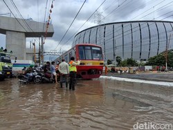 Rob di Sekitar JIS Meluap Lagi Siang Ini, KRL Lintas Priok Masih Operasi