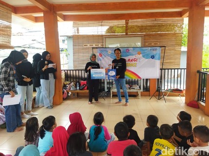Berbuatbaik.id Gelar Pelangi Literasi hingga Salurkan Donasi di Kampung Buku