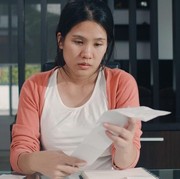 Dampak Kenaikan Biaya Hidup terhadap Kesehatan Mental? Ini Kata Riset!