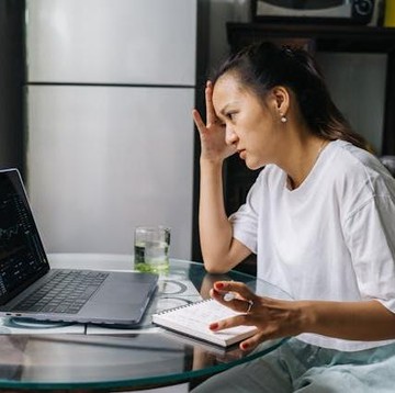 Mengapa Kita Mudah Terdistraksi saat Bekerja? Ini Jawabannya!