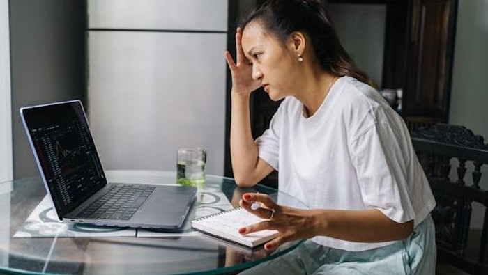 Mengapa Kita Mudah Terdistraksi saat Bekerja? Ini Jawabannya!