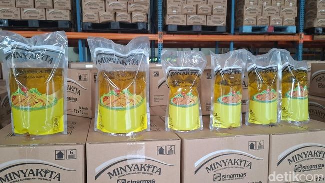 Warga Keluhkan Minyakita Berbau Solar, Bulog Tarik Semua Produk dari Pasaran