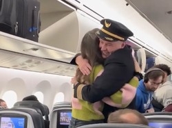 Momen Haru Pilot Bertemu Pendonor Tulang Sumsum Sebelum Lepas Landas