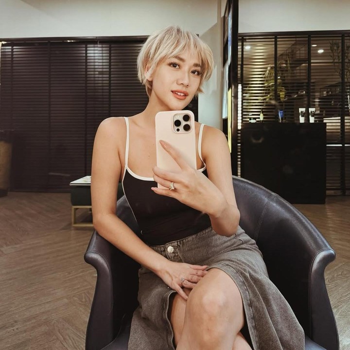 <p>Melihat dari laman Instagram-nya, artis yang akrab disapa BCL ini memilih gaya rambut bixie dengan warna pirang. Model rambut ini merupakan perpaduan antara model pixie dan bob. (Foto: Instagram: @itsmebcl)</p>