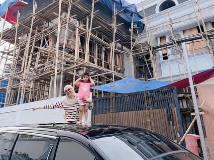 Potret Terbaru Ria Ricis dan Moana, Sibuk Siapkan Rumah Baru yang Dilengkapi Kolam Renang Besar