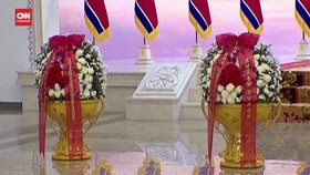 VIDEO: Momen Kim Jong Un Kunjungi Makam Ayah dan Kakeknya