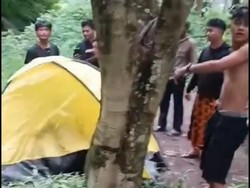 Viral Sepasang Sejoli Mesum dalam Tenda, Digerebek Warga, deh