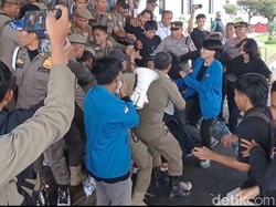 Limbah TPSA Cemari Lingkungan, Mahasiswa Demo Pemkot Tasik