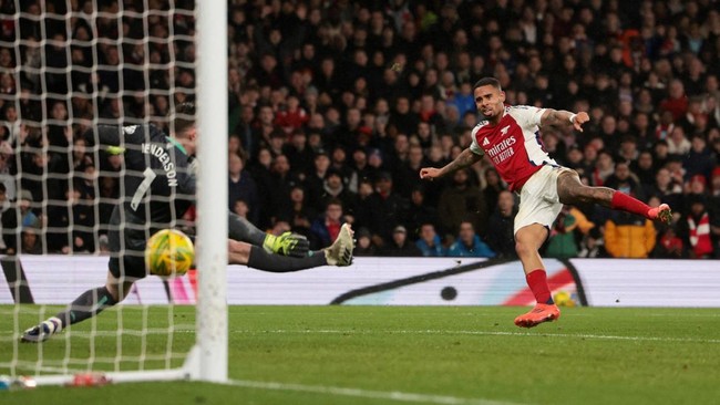 Arsenal dan Liverpool berhasil melangkah ke babak semifinal Carabao Cup usai bertanding pada Kamis (19/12) dini hari WIB.