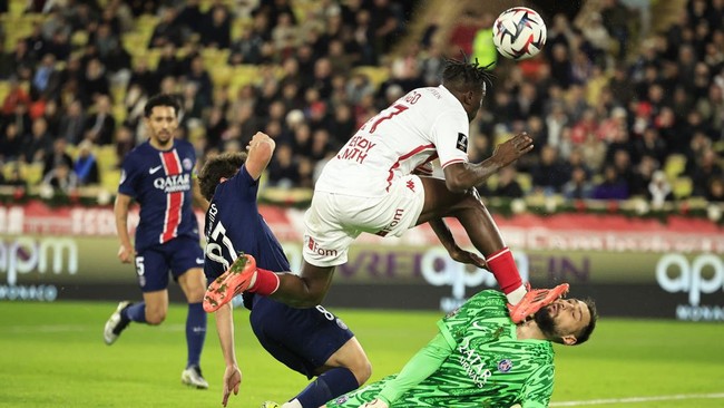 Berikut berita pilihan dunia olahraga mulai dari Gianluigi Donnarumma yang luka parah hingga Manchester United kalah di ajang Carabao Cup.