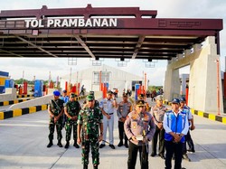 Kapolri-Panglima TNI Tinjau GT Prambanan Jateng, Pastikan Kesiapan Mudik Nataru