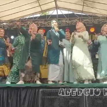 Lirik Lagu Waktu Ku Kecil - Knalpot Band