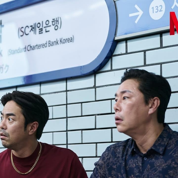 <p>Melansir The Korean Times, Seong Gi-hun selaku pemeran utama drakor ini mengalami perkembangan karakter dari musim sebelumnya. Jika sebelumnya ia dianggap naif, kali ini Gi-hun bertekad kuat untuk mengakhiri Squid Game selamanya. (Foto: Netflix)</p>