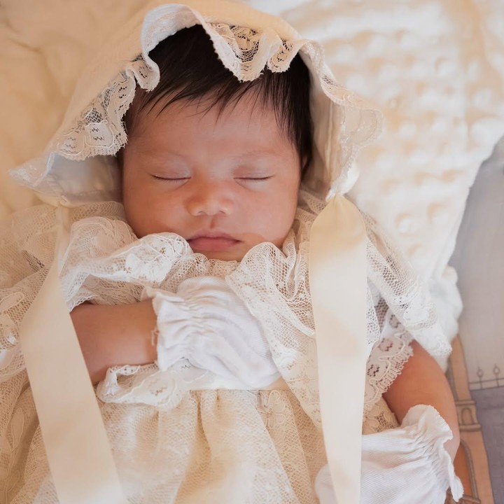 <p>Seminggu setelah Tania Lahir, Nona mengungkapkan kebahagiaannya dikaruniai seorang putri lagi. "<em>Happy one week, Tania! You’ve brought so much love and happiness into our lives already. We’re so grateful for you</em>," tulisnya. (Foto: Instagram @nonawilly16)</p>