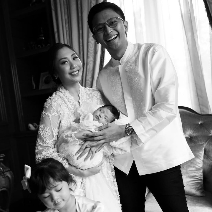 <p>Sama seperti sang kakak, Nikita Willy, Nona Willy juga melahirkan anak keduanya yang bernama Retania Sybilla Baghaskara pada November 2024. Kelahiran Tania ini membuat anak pertamanya, Lalita Shanumikaila Baghaskara, yang kini berusia dua tahun. (Foto: Instagram @nonawilly16)</p>