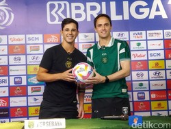 Kata Paul Munster Soal Persebaya Unggul 2 Poin dari Persib