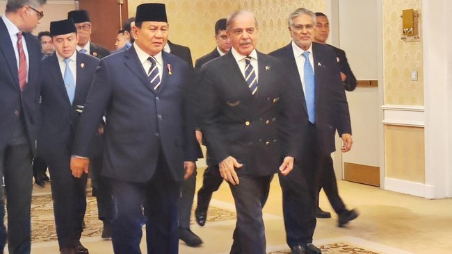 Presiden RI Prabowo Subianto menilai dunia internasional seringkali tidak menghormati suara negara-negara Muslim bahkan tak mengindahkan HAM umat Muslim.