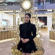 Bak Putri Kerajaan, Simak Gaya Elegan Haerin NewJeans di Dior Beauty Holiday Pop-Up