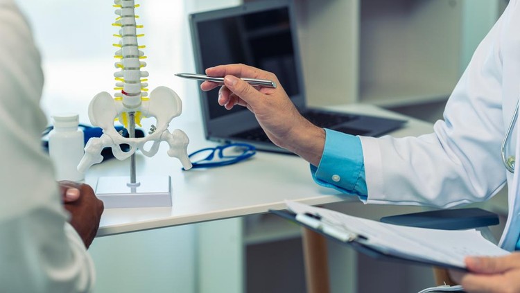 Male doctor counseling patient about osteoarthritis Bone or knee joint, health care concept, doctor explains symptoms and treatment Close-up pictures