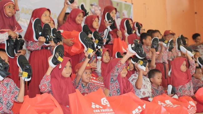 Sebagai perusahaan smelter nikel yang beroperasi di Indonesia, GNI aktif dalam berbagai program yang bertujuan meningkatkan kesejahteraan masyarakat.