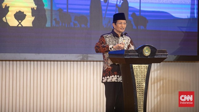 Menag Nasaruddin Umar mengaku lebih banyak berkomunikasi dengan Bahasa Arab saat bersama Paus Fransiskus.