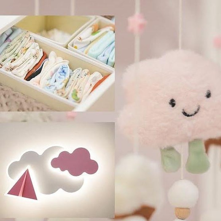 <p>Tak ketinggalan sofa untuk menyusui dan rak untuk peralatan bedak, tisu dan lainnya ada di samping box. Gritte juga sudah mempersiapkan baju-baju cantik dengan berbagai warna tertata rapi di dalam lemari. (Foto: @gritteagathaa).</p>