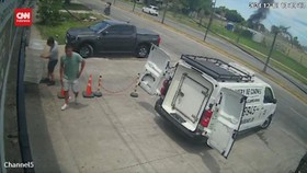 VIDEO: Detik-detik Pesawat Jatuh dan Meledak di Argentina Terekam CCTV