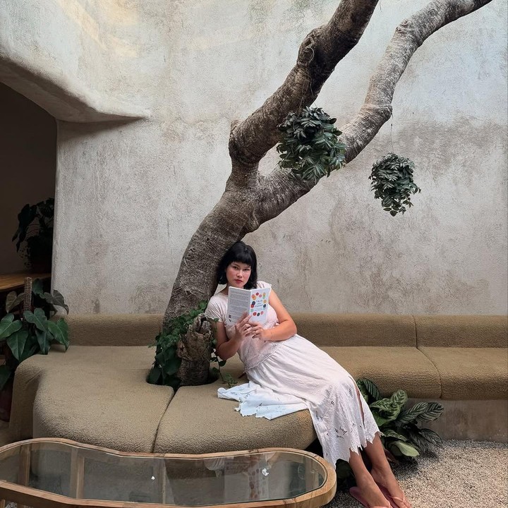 <p>Di awal tahun ini, Tracy sempat membagikan foto-fotonya saat melakukan perjalanan ke Eropa. Dalam postingan di akun Instagram miliknya, perempuan keturunan Tionghoa dan Minahasa ini terlihat sering melakukan perjalanan spiritual ke luar negeri, Bunda. (Foto: Instagram @tracytrinita)</p>
