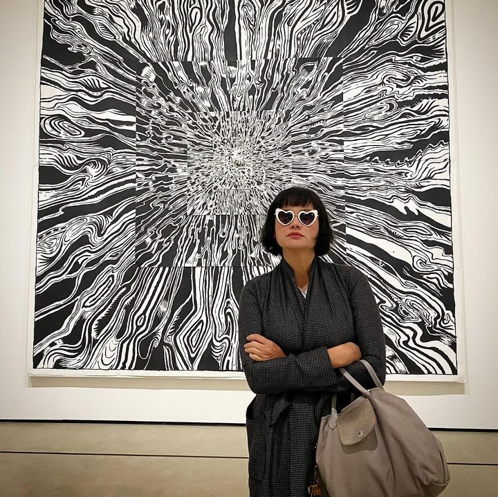 <p>Tracy juga aktif di media sosial, Bunda. Perempuan kelahiran Surabaya ini kerap membagikan kehidupannya kini serta aktivitas spiritualnya sebagai seorang pendeta. (Foto: Instagram @tracytrinita)</p>