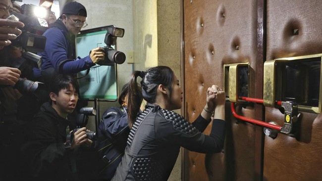 FOTO: Anggota DPR Taiwan Baku Hantam di Gedung Parlemen