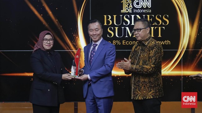 Perusahaan otomotif Vietnam, VinFast menerima penghargaan dari CNN Indonesia atas kontribusinya di industri kendaraan listrik Indonesia.