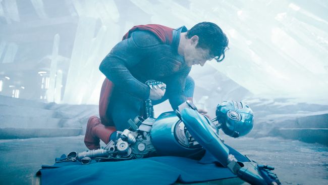 Trailer film Superman (2025) mencetak rekor baru bagi rumah produksi DC dan Warner Bros. dengan 250 juta views, berdasarkan James Gunn.