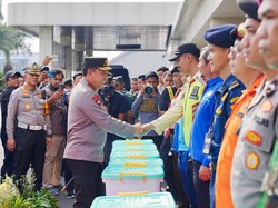 Kapolri Inspeksi Kesiapan Transportasi di Jatim Jelang Libur Akhir Tahu