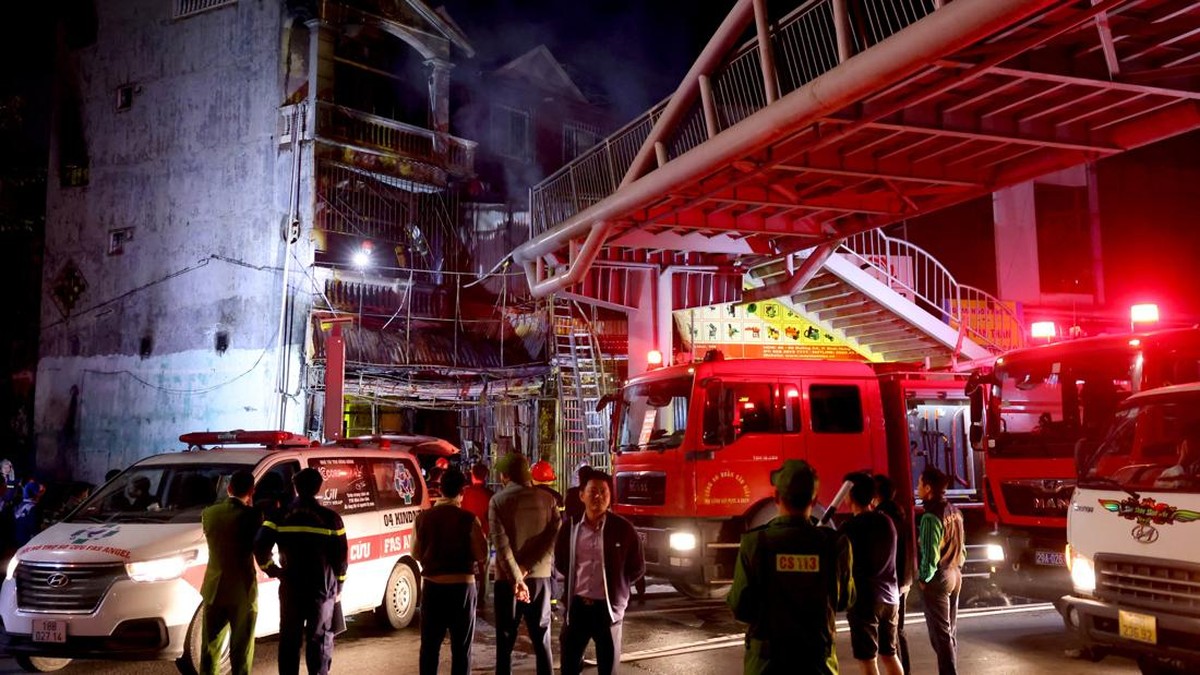 FOTO: Pria Bakar Bar Karaoke di Hanoi Vietnam, 11 Tewas