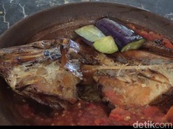 Warung Gardu, Sensasi Ikan Laut Asap dan Sambal Mentah Khas Lamongan