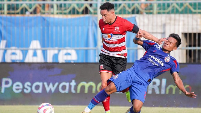 Madura United menang 2-1 atas Bali United dalam pertandingan pekan ke-16 Liga 1 2024/2025 di Stadion Gelora Bangkalan, Jumat (20/12).