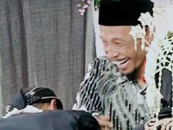 Pernikahan Viral Saat Menantu Bestie Mertua, Sungkemannya Malah Jadi Begini