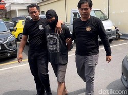 Fakta-fakta Pembunuh Pria Berhelm Merah Ditangkap Saat Dagang Cilok