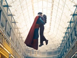 Superman Terinspirasi Romansa Klasik kayak Iron Man