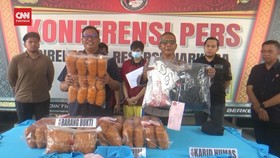 VIDEO: Polisi Tangkap 2 Kurir Bawa 50 Kg Sabu dari Iran