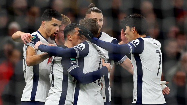 Drawing semifinal Carabao Cup telah dilakukan usai laga Tottenham Hotspur vs Manchester United. Berikut hasil drawing semifinal Carabao Cup.