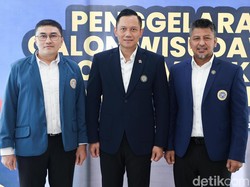 Jadi Lulusan Terbaik Unair, AHY Lulus Bareng Bendum dan Jubir Demokrat