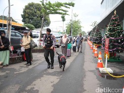 Pengamanan Penumpang di Stasiun Pasar Senen Libatkan Anjing K9